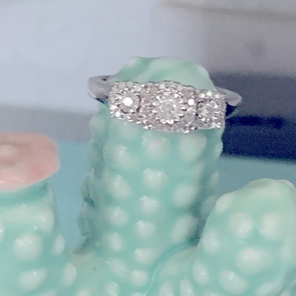 💍 New! 3 Stone Halo Genuine Diamond Silver Size 6 Ring 💎
